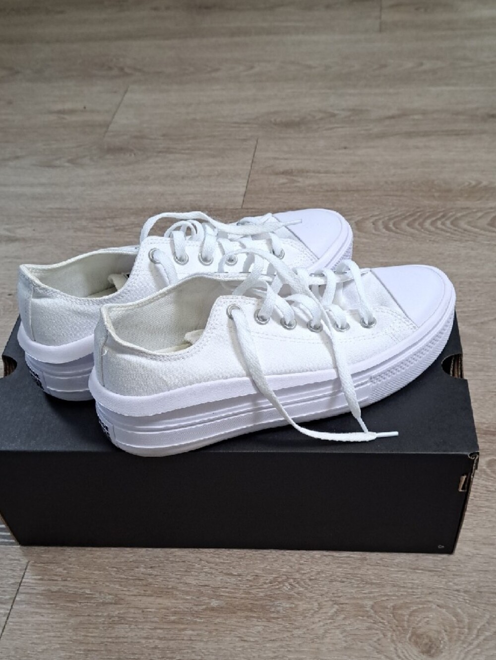 All White Converse Chuck Taylor® All Star® Move Platform Ox - Picture 5 of 9